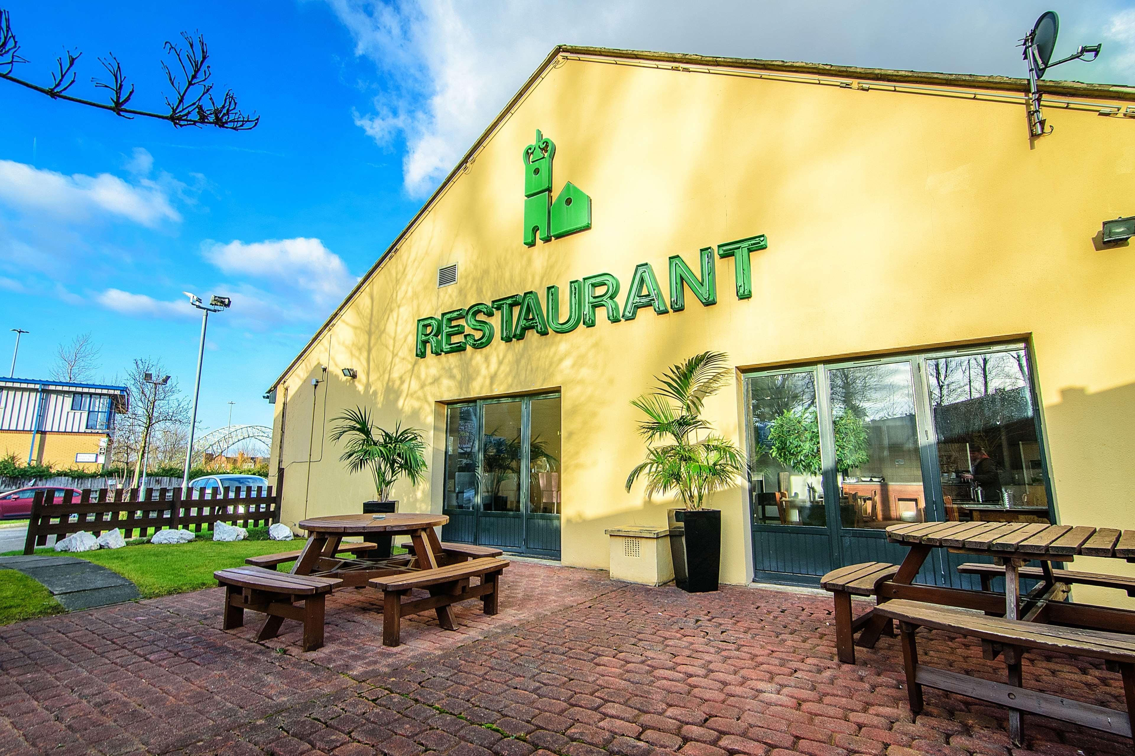 Campanile Hotel Runcorn Exterior photo